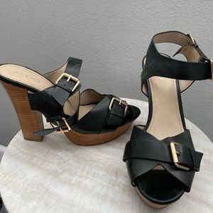 Aldo size 11 black high heeled platform sandal